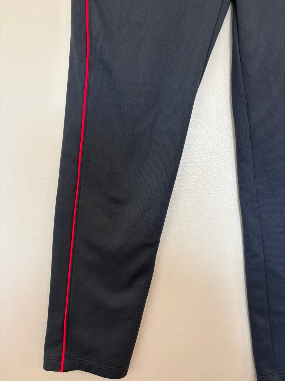 Under Armour Girls Navy Sweatpants with Bright Pink Trim - Picture 5 of 9